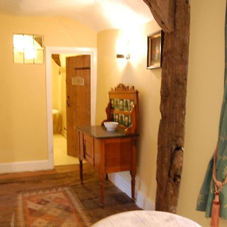 The Three Tuns Hotel Chepstow Buitenkant foto