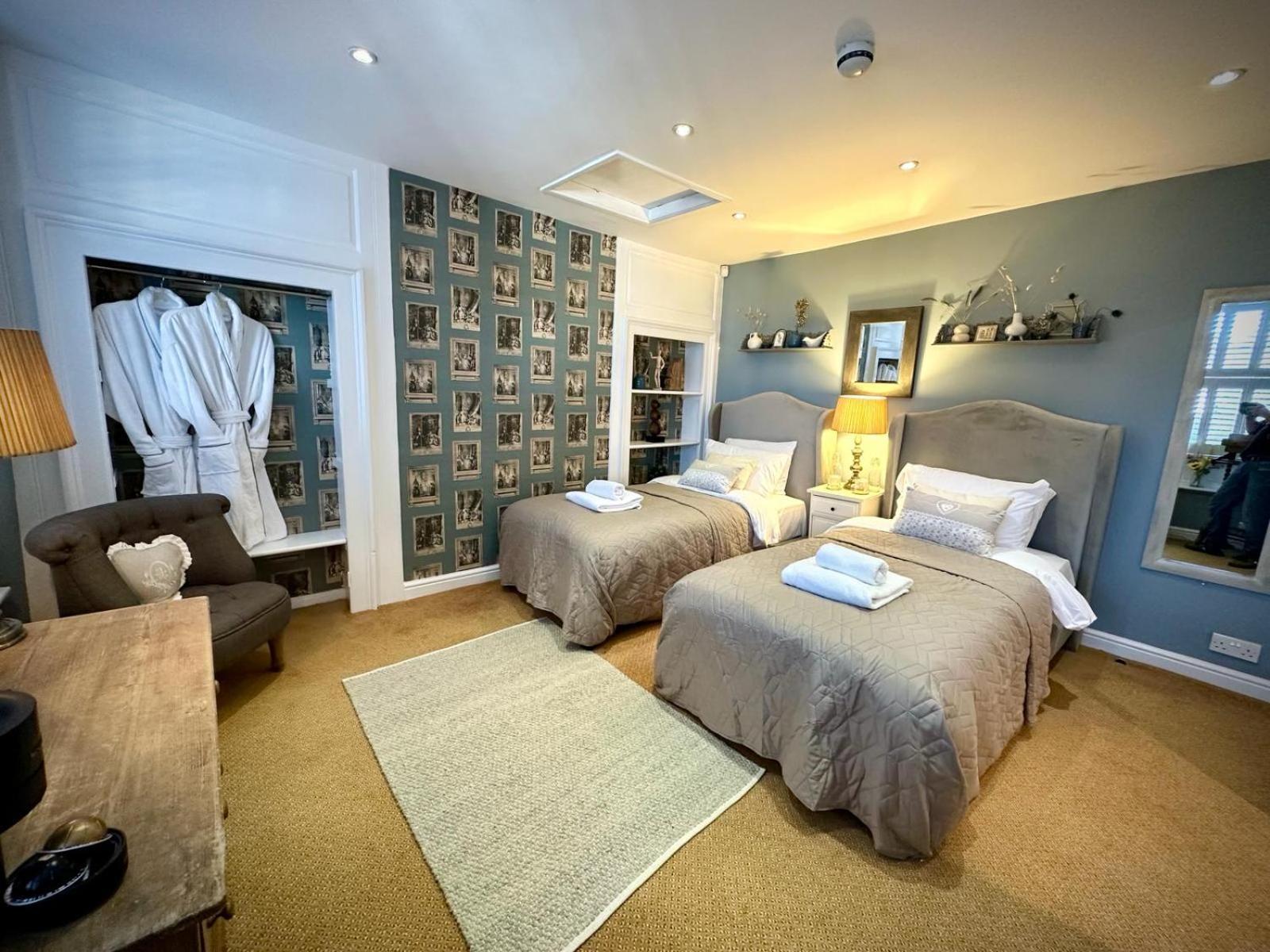 The Three Tuns Hotel Chepstow Buitenkant foto
