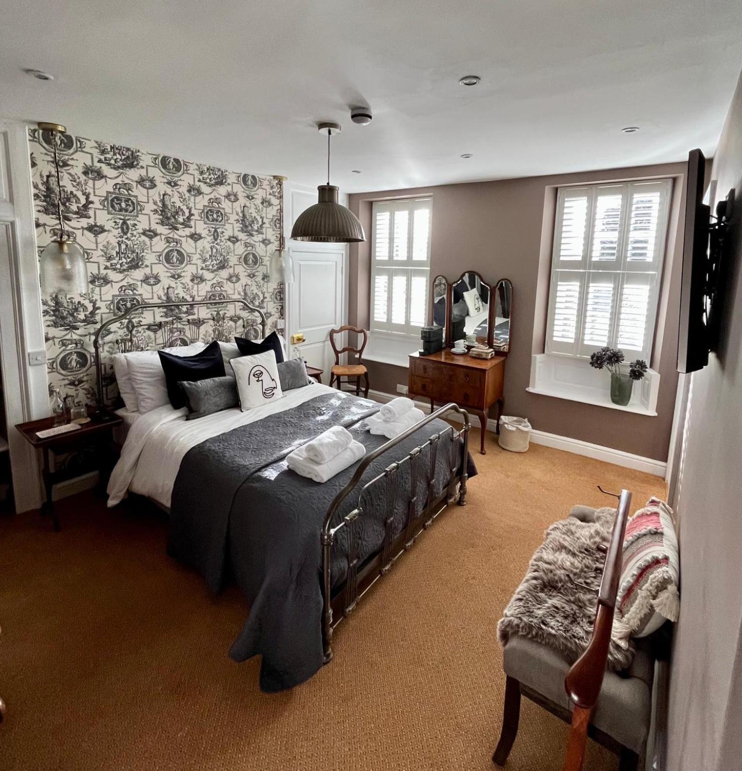 The Three Tuns Hotel Chepstow Buitenkant foto