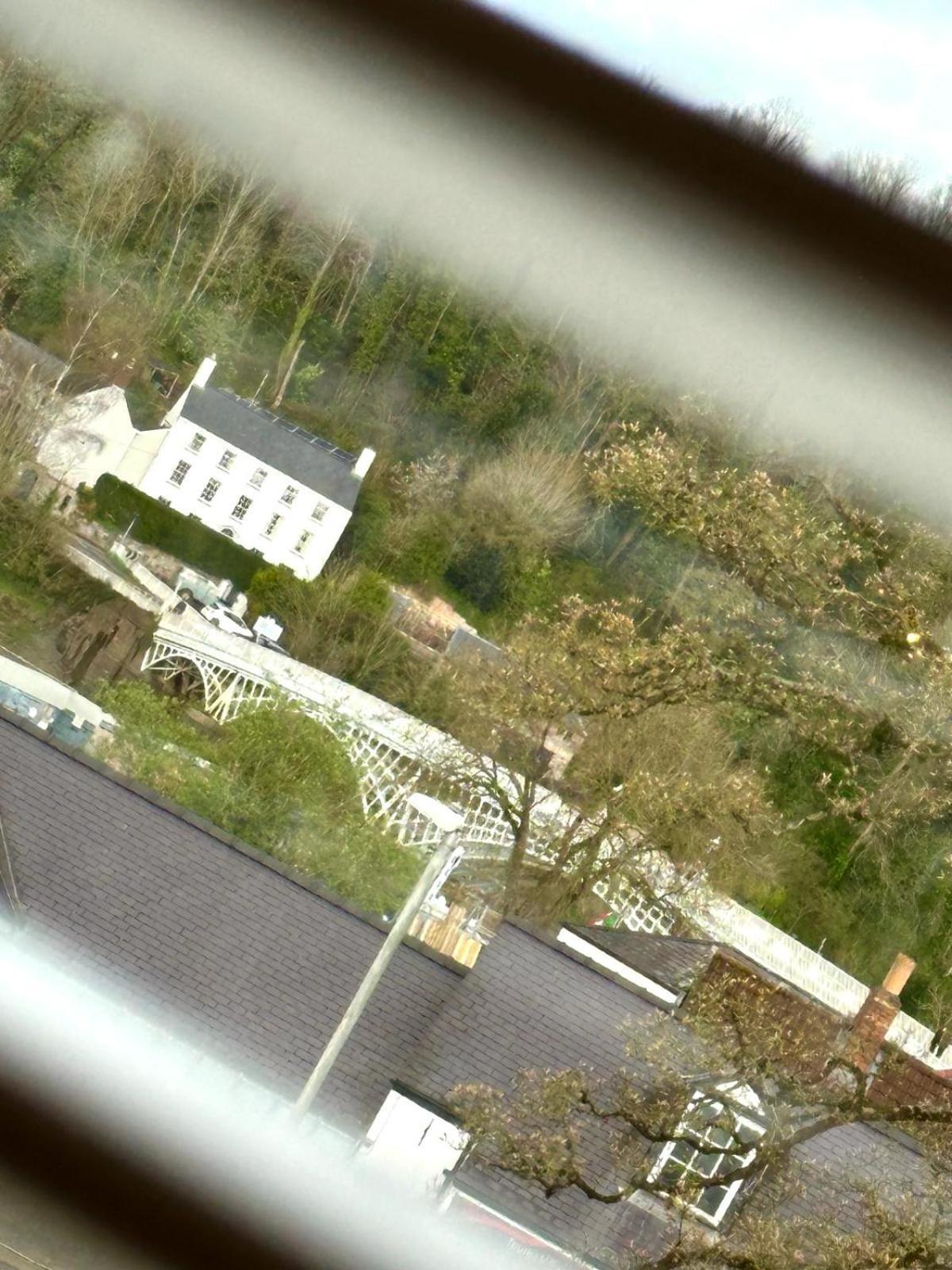 The Three Tuns Hotel Chepstow Buitenkant foto