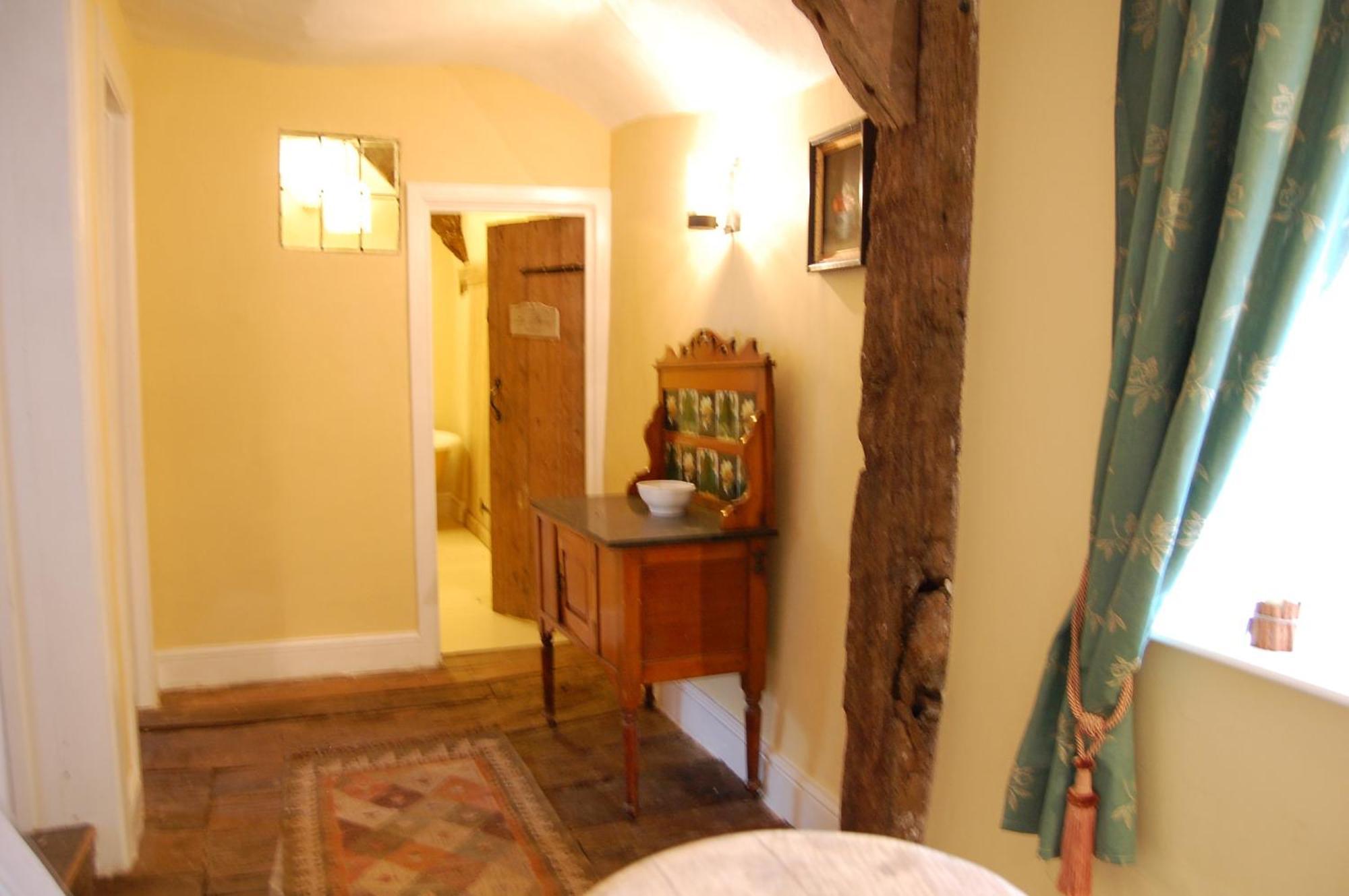 The Three Tuns Hotel Chepstow Buitenkant foto