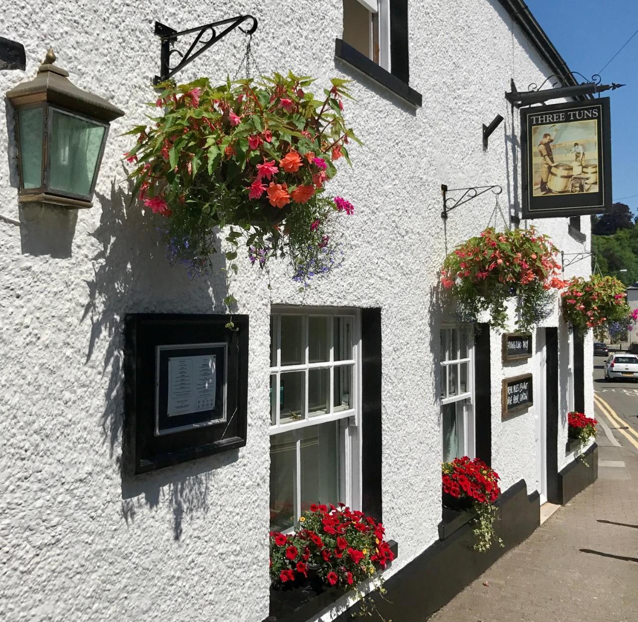 The Three Tuns Hotel Chepstow Buitenkant foto