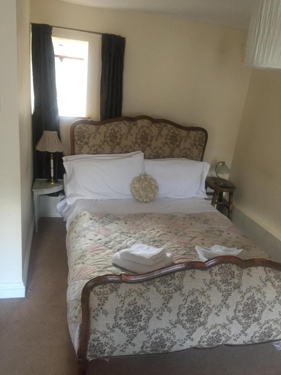 The Three Tuns Hotel Chepstow Buitenkant foto