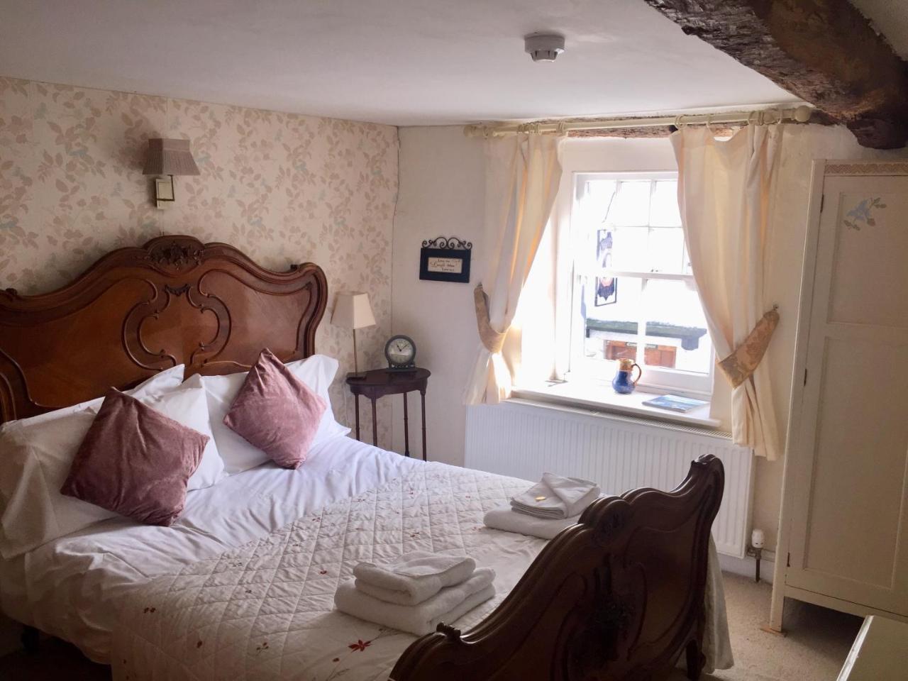 The Three Tuns Hotel Chepstow Buitenkant foto