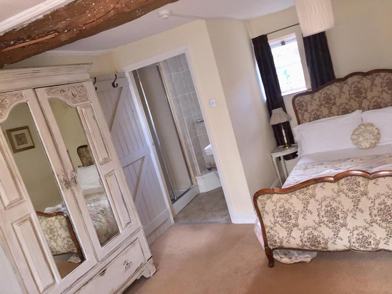 The Three Tuns Hotel Chepstow Buitenkant foto